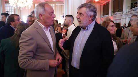 José Luis Fernández Astray, director de comunicación de Gadisa, con el patrono de la Fundación Santiago Rey Fernández-Latorre Luciano Vidán.