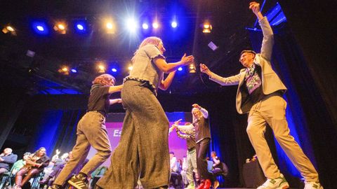 As� foi a festa da regueifa en Carballo, imaxe a imaxe, rima a rima