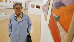 La viuda del almirante Miguel �ngel Fern�ndez, junto a una de sus obras preferidas de la exposici�n