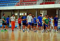El equipo durante un entrenamiento esta temporada en el pabell�n municipal.