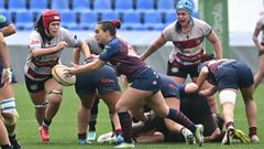 Jugadoras del CRAT y del Majadahonda durante la final de la Copa de la Reina.