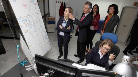 La ministra Ana Pastor (izquierda).