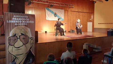 Contos da punta da lingua � o t�tulo do espect�culo musical que o grupo Rilo y Penadique ofreceu na tarde de onte en Agui�o organizado pola Asociaci�n Francisco Lorenzo Mari�o