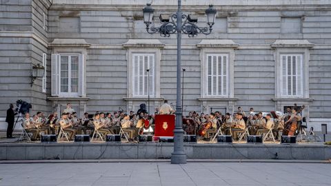 Concierto de la banda de msica de la Guardia Real delante de la fachada de la Puerta del Prncipe de Palacio Real abre la parte final de la jornada de celebracin del dcimo aniversario de la proclamacin de Felipe VI