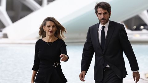 Yolanda Díaz y Ernest Urtasun, a su llegada al funeral