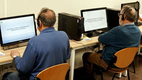 Imagen de archivo de dos usuarios de AFAGA. 