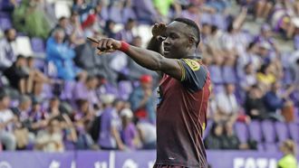 Bil Nsongo celebra el segundo gol del D�por en el Jos� Zorrilla que certific� el ascenso tras ocho temporadas.