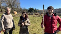 Julio Gallego, a la izquierda, junto a la subdelegada del Gobierno en Lugo, Isabel Rodrguez, y su hijo, Miguel Gallego, a la derecha, en una visita reciente