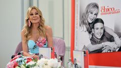 Ana Obreg�n en la presentaci�n del libro p�stumo dedicado a su hijo