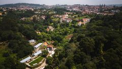 Santiago dispone de grandes zonas verdes que complementan su patrimonio.