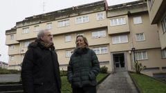 Rosa Gallego y Roberto Coira, ante el piso de la calle Joaquin Martin Mart�nez n�10