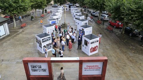 La exposición sobre el 140 aniversario de La Voz de Galicia está instalada en el Campo de San Antonio