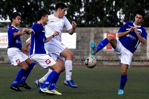 El Ponteceso super� al Malpica por tres tantos a uno.