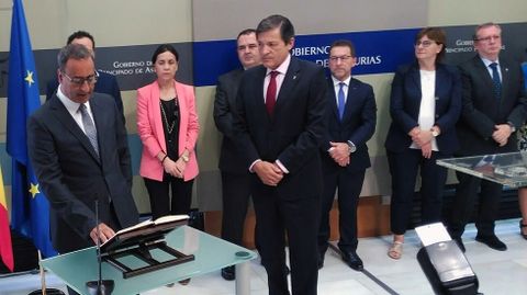 Fernando Lastra toma posesi�n como consejero de Infraestructuras.Fernando Lastra toma posesi�n como consejero de Infraestructuras