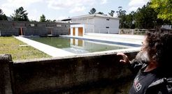 Las instalaciones incacabadas se encuentran en la paroquia de Vilar a la espera de ser utilizadas.