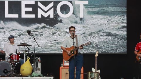 La banda creada en A Coru�a abri� el festival.
