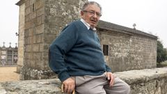 Samuel Fari�a Pisos, en octubre del 2016, en la iglesia de Santa Cruz de Lamas, en Mora�a
