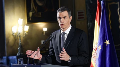 El presidente del Gobierno, Pedro S�nchez, en rueda de prensa tras su reuni�n con el papa