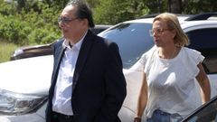 Mariana Gonzalez, con su abogado, tras visitar a su marido el d�a 16. M. Briceno reuters