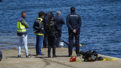 La Polic�a Nacional encontr� en el mar la pistola con la que intentaron matar a un joven en Ribeira.