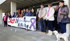La concentraci�n se celebr� ayer a mediod�a, a las puertas de la casa consistorial burelense. 
