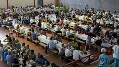 Agosto convierte Ourense en una fiesta.Mu��os celebr� el s�bado la Festa do Galo pica no chan