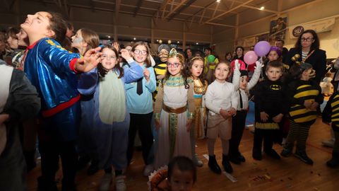 FESTIVAL DE DISFRACES EN EL PABELLON DE A CACHADA