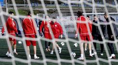 Entrenamiento del equipo sobre el campo sint�tico de A Cheda, habitual desde la llegada de las lluvias.