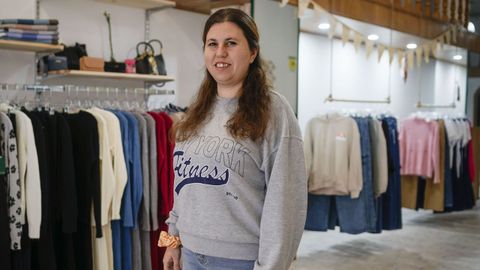 Natividad Daz Segovia, en su tienda Caprichos do Xurs que abri en Celanova.