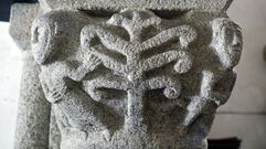 Representaci�n de Ad�n e Eva nun capitel da igrexa de San Vicente de Pinol, que conserva importantes vestixios da s�a orixe rom�nica a pesar de que foi amplamente reformada entre os s�culos XVI e XVIII