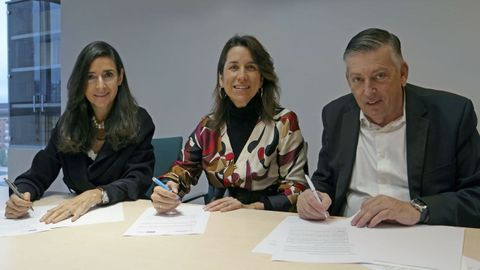 Eugenia Sillero, secretaria general de Gasnam; Mercedes Pardo, directora general del Instituto Mar�timo Espa�ol; y Jos� Poblet, vicepresidente Mar�timo de Gasnam