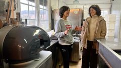 Carmen Snchez explic a la diputada Rosa Ana Garca cmo surgi la idea de crear  su empresa, especializada en la elaboracin de masas a partir de algas