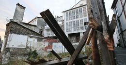 Los cacos accedieron a la vivienda a  trav�s de un hueco en la calle que rodea el Pazo de Dona Urraca. 