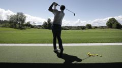 Un jugador, en el campo de golf de Xaz
