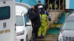 Las im�genes de la llegada a tierra del barco canadiense con dos de los fallecidos del Villa de Pitanxo