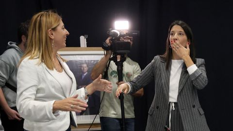 PLENO MOCION DE CENSURA EN EL CONCELLO DE RIBEIRA, DONDE LUIS PEREZ BARRAL ALCALDE DEL BNG CEDE EL BASTON DE MANDO A LA NUEVA ALCALDESA MARIA JOSE SAMPEDRO CANDIDATA DEL PP, PRIMERA MUJER EN ESTE PUESTO.