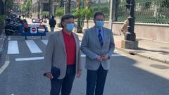 Jos� Ram�n Prado y Alfredo Canteli en la peatonalizaci�n de la calle Fruela