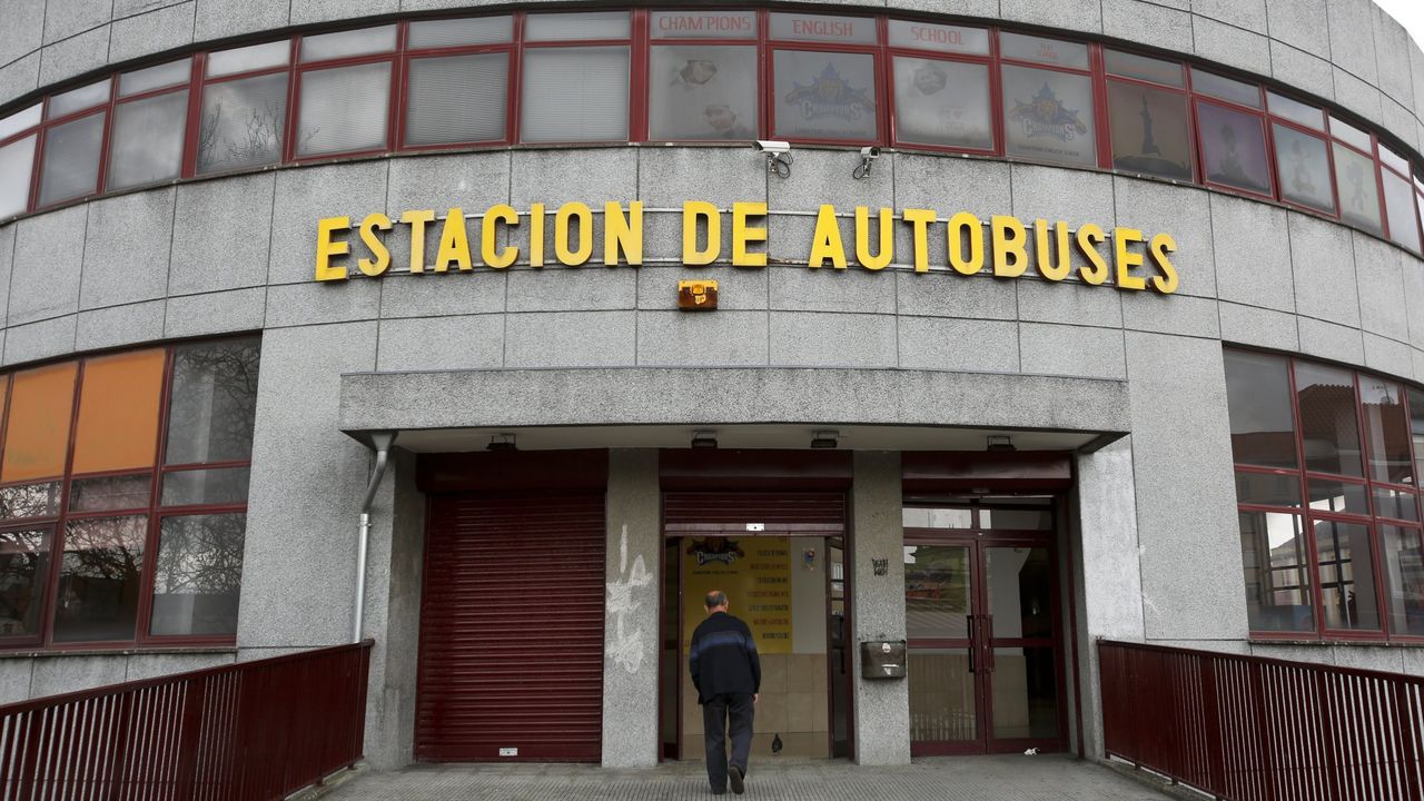 Incautado un cuchillo con el que tres jóvenes amenazaron supuestamente a los porteros de un local de Ferrol