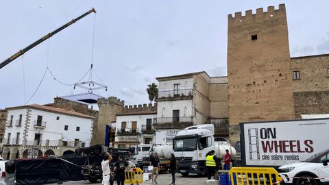 Equipo de rodaje de La casa del dragn en Cceres