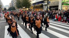 �La bichoneta y sus cucarachas��en el desfile de Carnaval en Oviedo