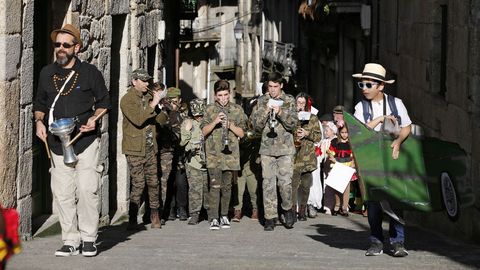 Desfile de carnaval del conservatorio de Ribadavia.En Ribadavia, el desfile de entroido combin disfraces y mucha msica. Estaba protagonizado por los integrantes del conservatorio