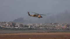 Un helic�ptero israel� sobrevuela las inmediaciones de la Franja de Gaza.