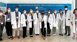 Los estudiantes con Sandra Pardo, la jefa de estudios de la comisi�n de docencia del �rea sanitaria de Ourense