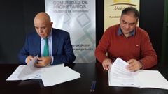 Jos� Antonio Seoane, presidente de la comunidad de propietarios del pol�gono de Bergondo, y Ram�n Dourado, en representaci�n de la Fundaci�n Mencer, firman el convenio Benestar 360