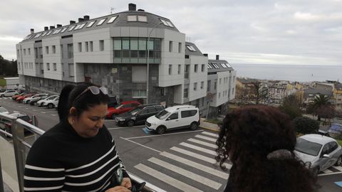 Edificio de viviendas en Burela que tiene el mismo revestimiento que el que ardi� en Valencia.