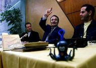 O desaparecido escritor Carlos Casares na presentaci�n da s�a obra �Un polbo xigante�. 