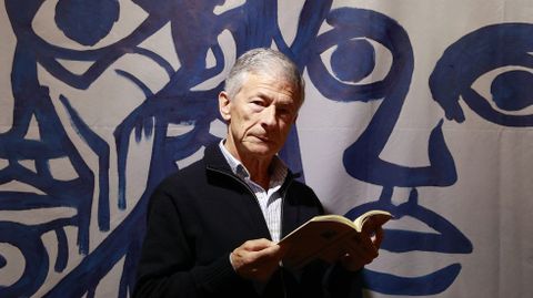 Fernández Pensado, cando presentou o libro «As Vellas de Mens» no local de Amigos dos Museos da Coruña.
