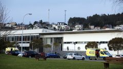 Dos ambulancias del 061 en la piscina de Celeiro (Viveiro)