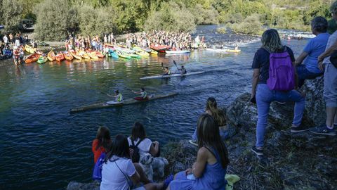 Fiesta de la piragua en O Barco.El Descenso do Sil capt a ms de 200 palistas y a numeroso pblico