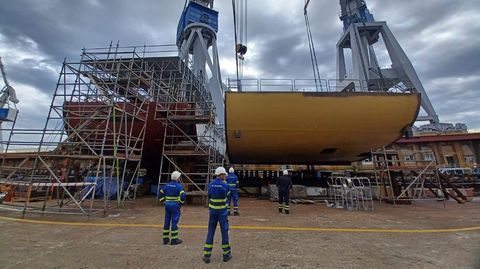 Colocación del segundo bloque de la primera F-110 en la grada de Navantia Ferrol